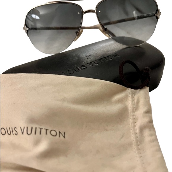 Authentic Louis Vuitton aviators. Gorgeous on! Includes case & sleeve! - Picture 7 of 9